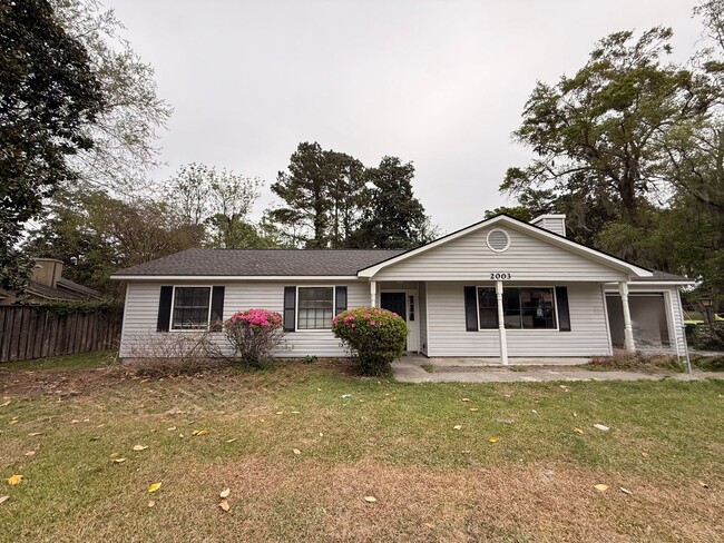 Building Photo - Three Bedroom Beautiful Home Available