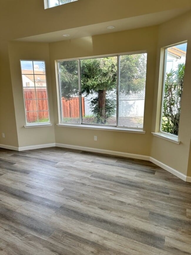 Photo - 2471 Starling Dr