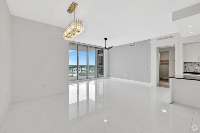Building Photo - 111 S Pineapple Ave Unit 11 Rental