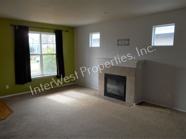 Photo - West Salem Beauty!!! 3bd 2ba home with fireplace, high ceilings, 2 car garage and a fenced yard!