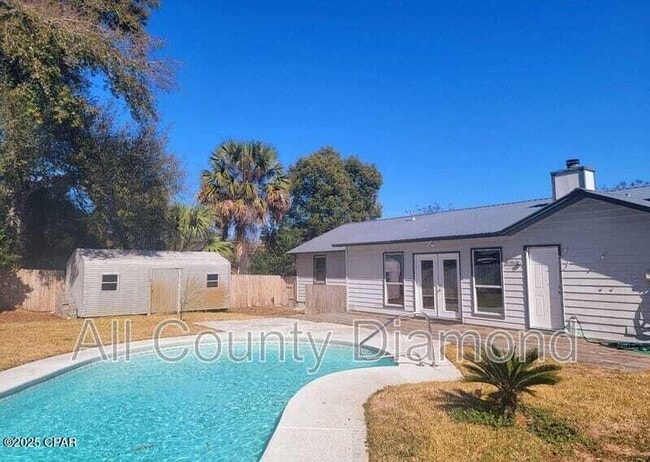 Building Photo - 215 Harris Ave