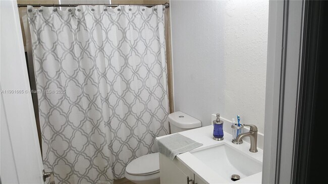 Photo - 2731 SE 17th Ave Unit 100