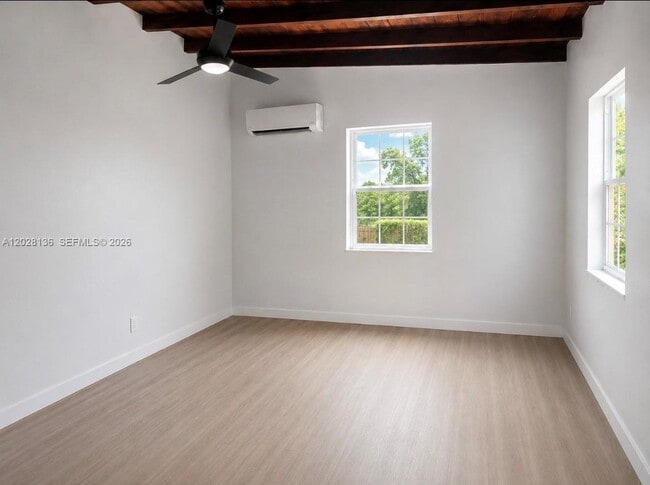 Photo - 810 NE 3rd Ave