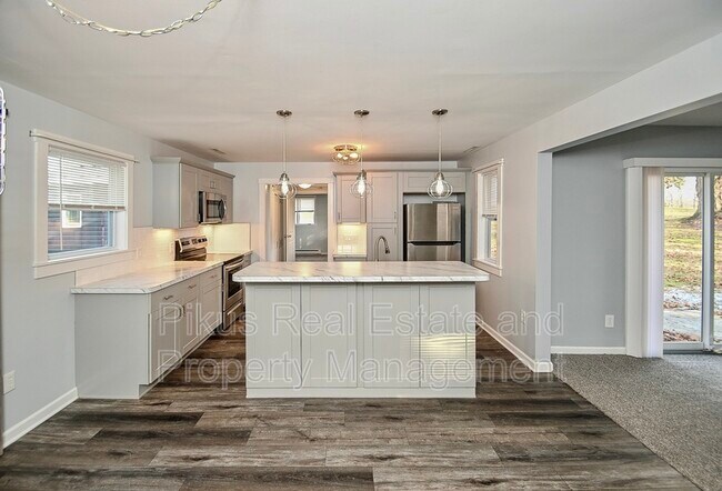 Photo - 2227 Killian Rd