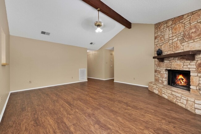 Photo - 3 bedroom 2 bath in the well sought subdivision of Great Northwest!