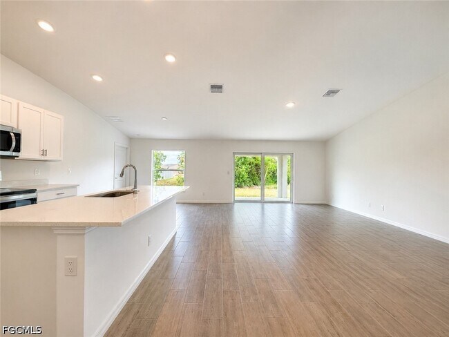 Photo - 2925 NE 6th Ave