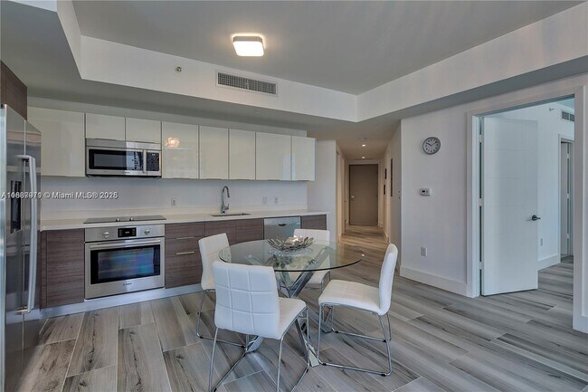 Photo - 1010 SW 2nd Ave Unidad 609