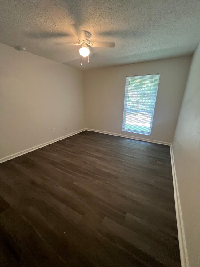 Photo - 3213 Thomas St