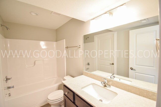 Photo - FALL RENT SPECIAL 4 Bdrm 3.5 Bath Townhome...