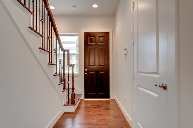 Photo - 1844 Parana Dr