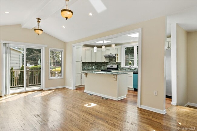 Photo - 830 Barberry Rd