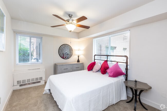 2BR, 1BA - Bedroom 1