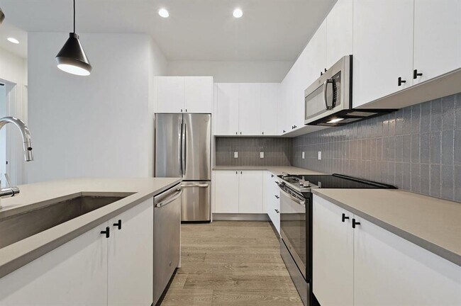 Photo - 800 Embassy Dr Unit 329