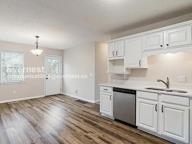 Photo - 171 Charleston Way