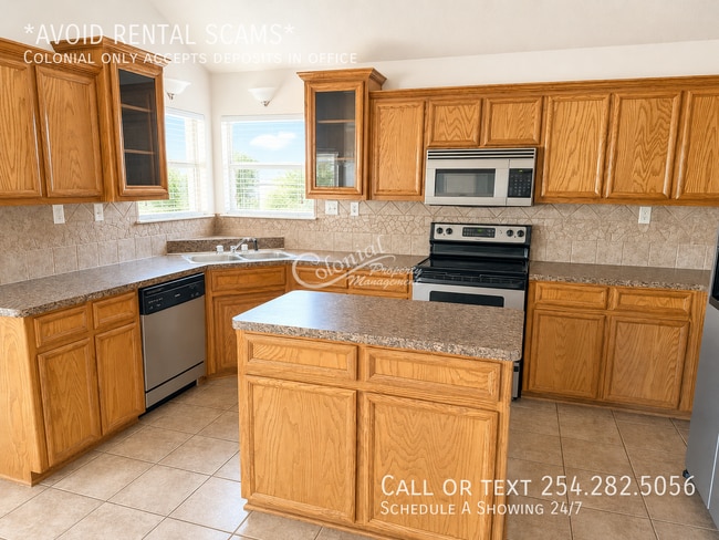 2405 Wisteria Ln