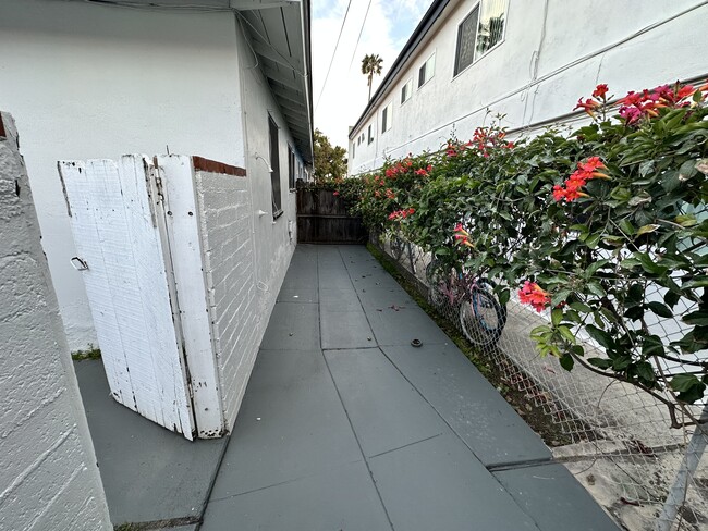 Photo - 942 - 948 Felspar Street