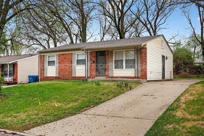 Building Photo - 10216 Royal Dr