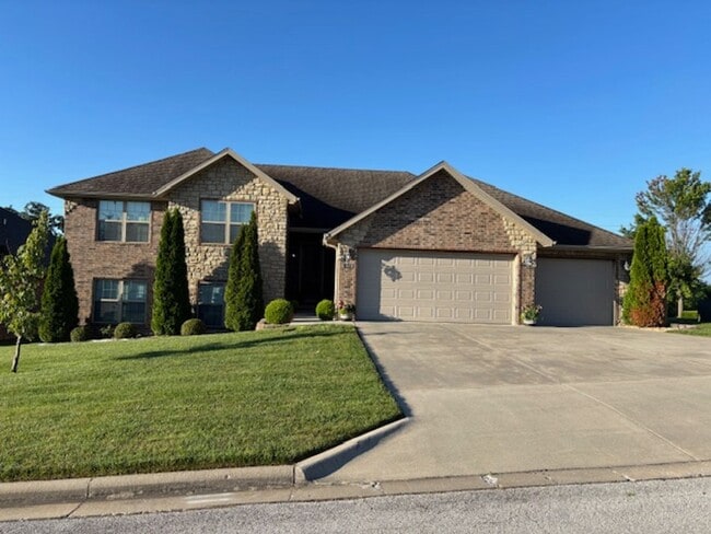 Pre-Lease in Nixa - Pre-Lease in Nixa House