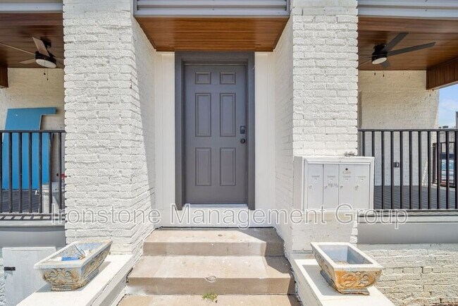 Photo - 1435 S Peoria Ave