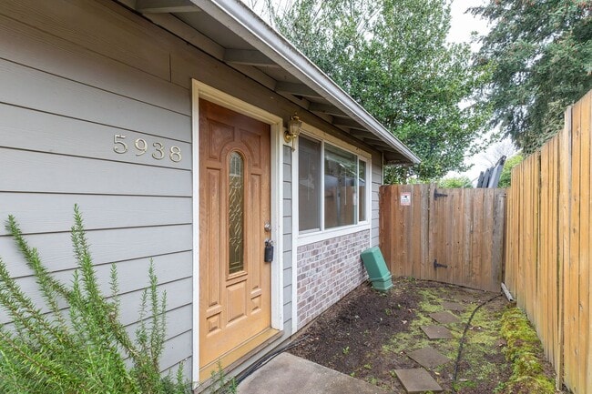 Photo - 5930-5940 NE 60th Ave Unidad 5936