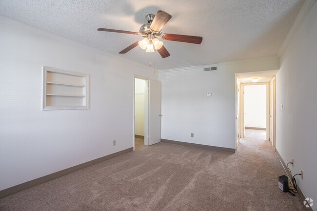 2BR,1BA,-757SF