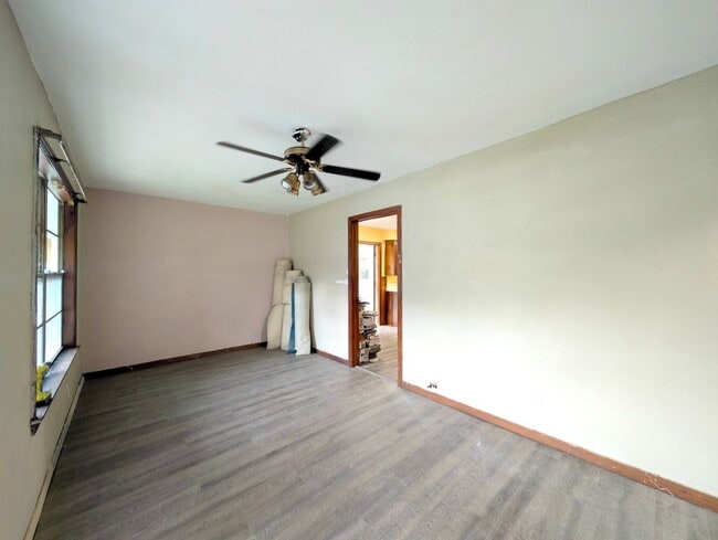 Photo - 4515 Booker St