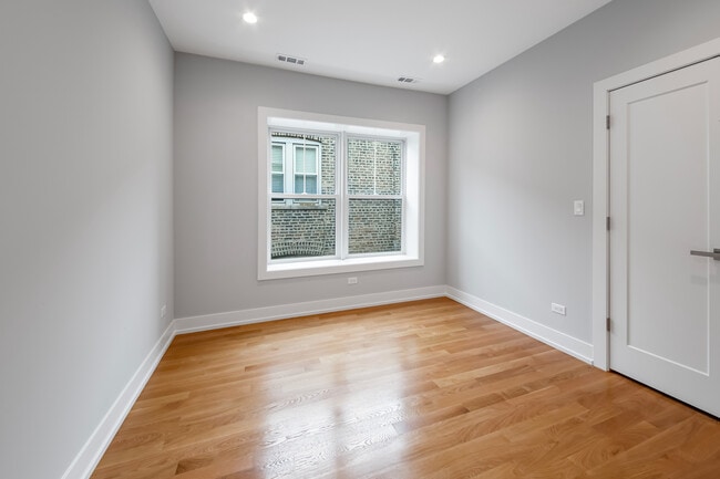 Photo - 4624 N Ashland Ave