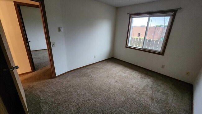 Photo - 916-918 SE 9th Ave