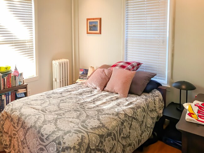 Photo - 12 Montfern Ave Unit 2R