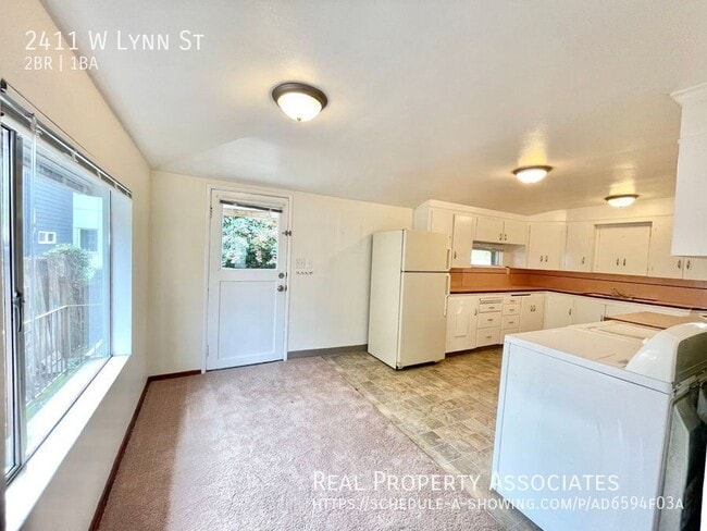 Photo - 2411 W Lynn St