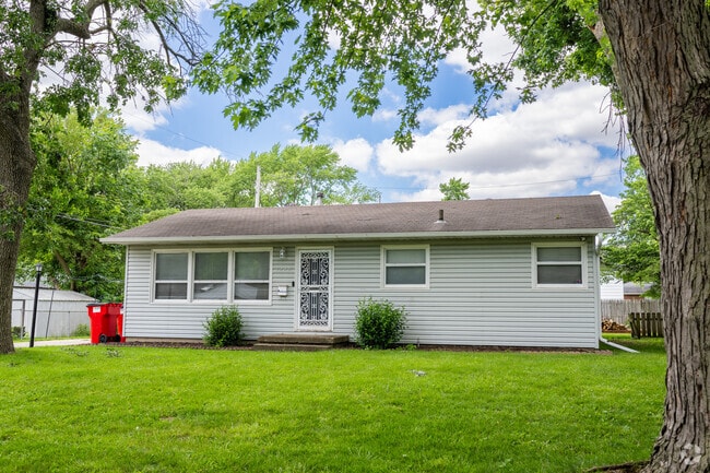 Building Photo - 1222 Thomas Dr Rental