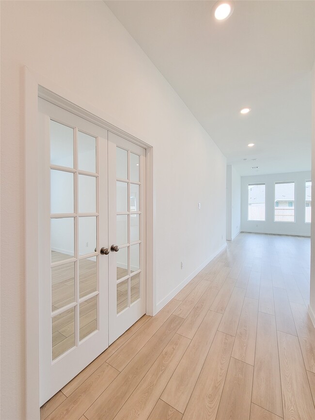 Photo - 17850 Aile Pierre Pass