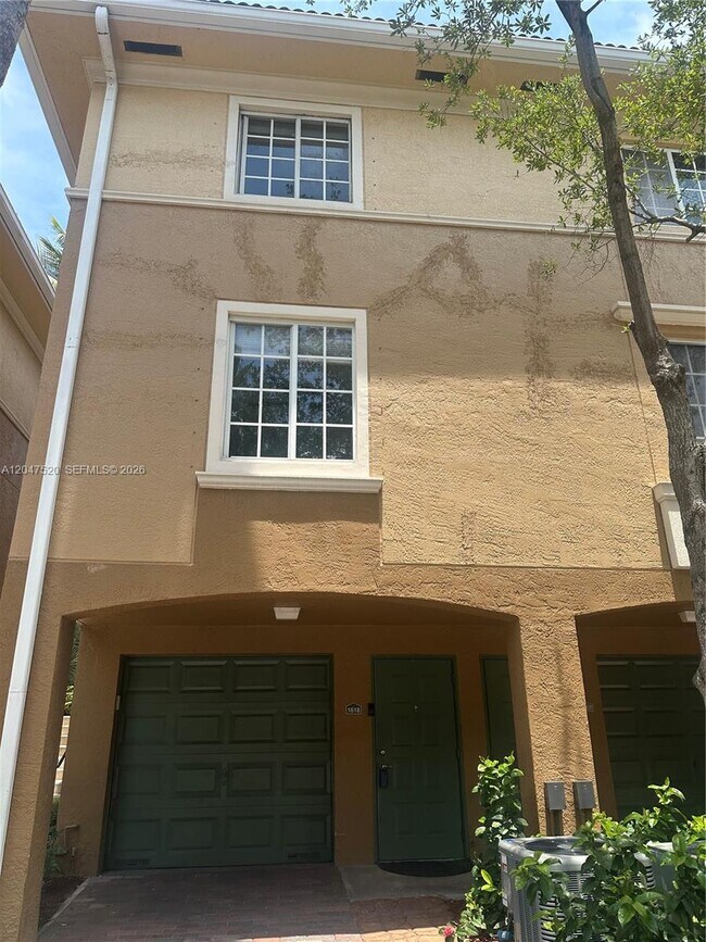 2961 NE 185th St Unit 1618