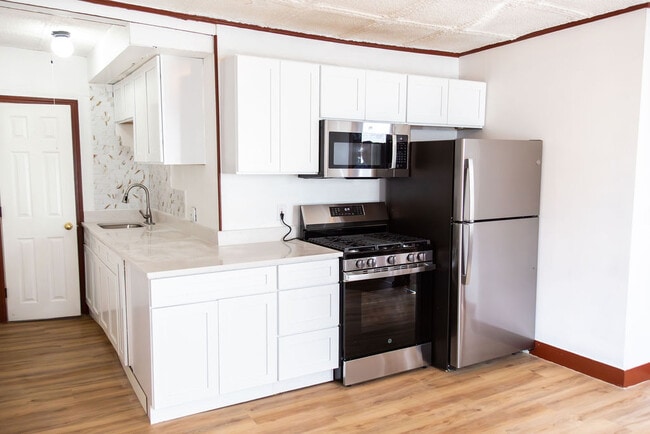 Building Photo - 367 Spruce St Unit Apt 2