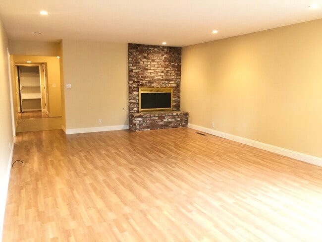 Photo - 251 Silverado Ct