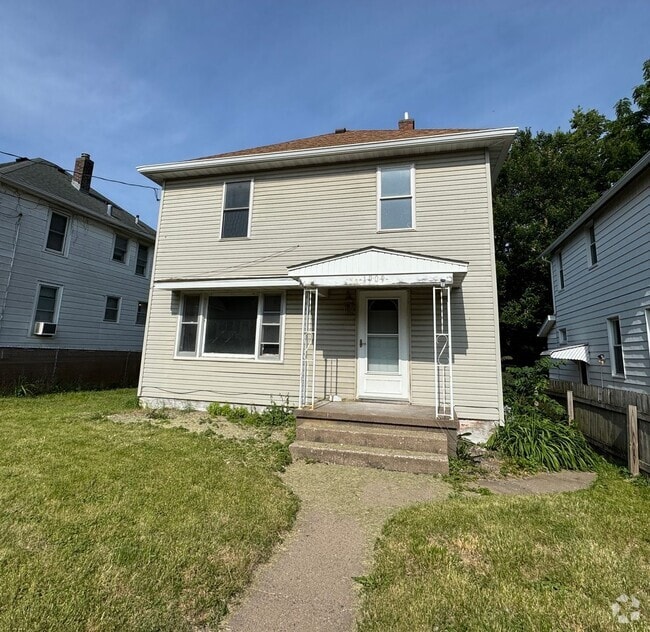 Building Photo - Charming 2-Story Home in Moline!
