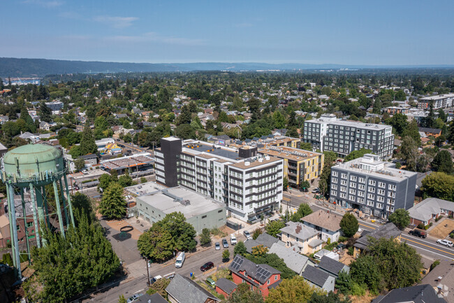 Building Photo - Koz on Interstate Rental