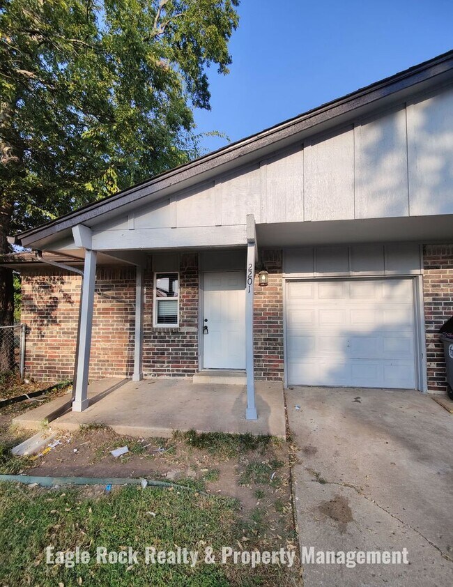 East Tulsa Duplex Townhome Unit for Rent (2 beds & Townhome