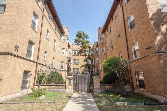 Building Photo - 2212 E 70th St Rental