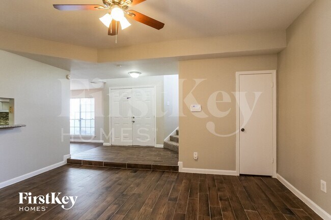 Photo - 800 Charles Pl