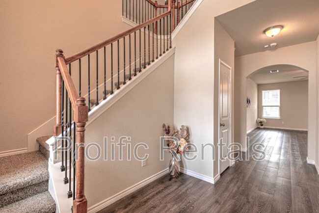5300 Primavera Ln