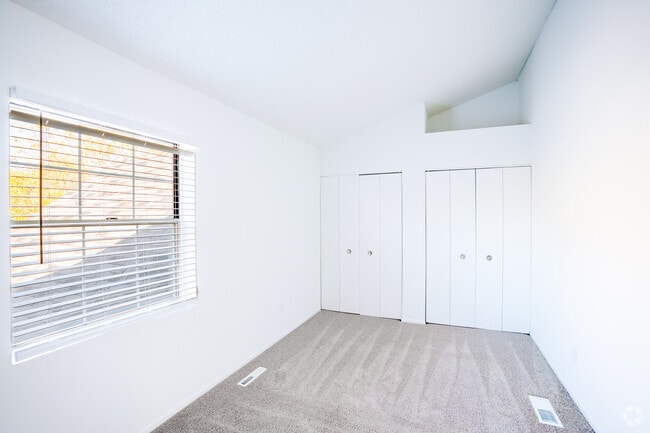 2BR , 1,5BA - 1.204SF