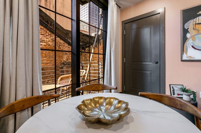 Photo - 611 Commerce St Unit ID1267078P