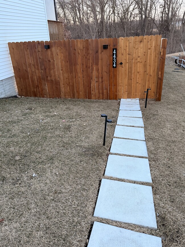 Building Photo - 4434 Honey Bee Rdg Unit Lower Level