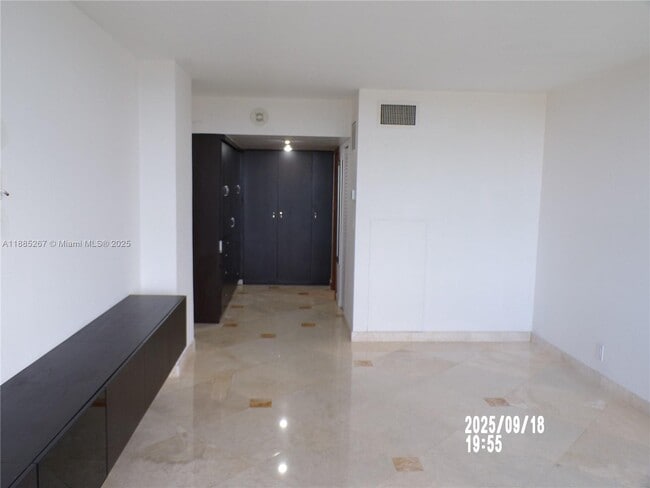 Photo - 780 NE 69th St Unidad 1708