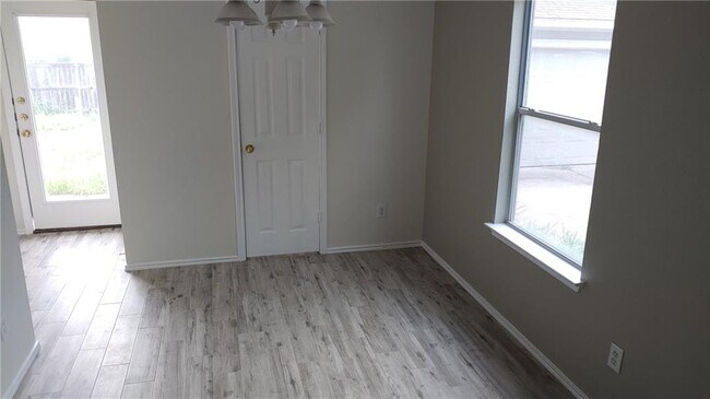 Photo - 2739 Fairview Dr
