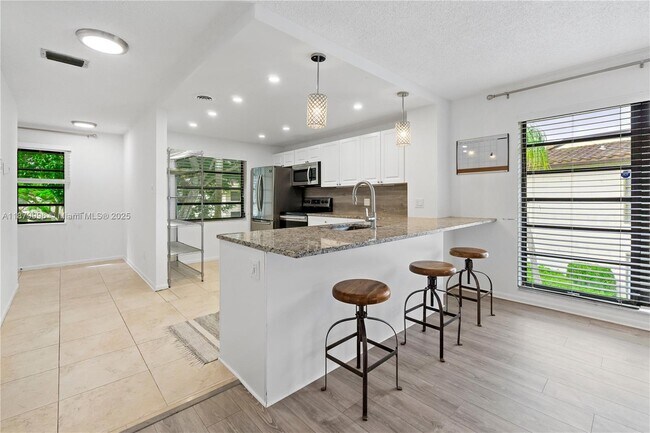 Building Photo - 21578 Juego Cir Unit 26H