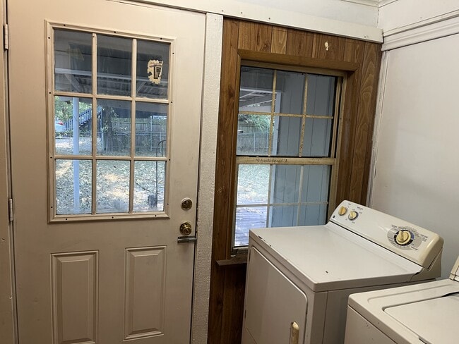 Photo - 1504 Earl St