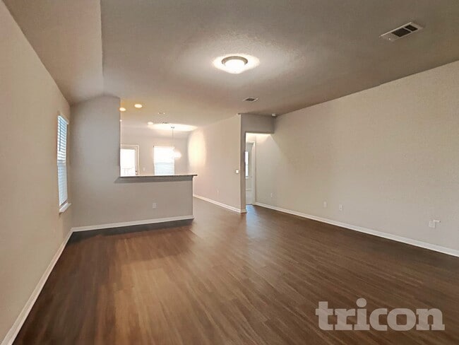 Photo - 441 Otto Ave