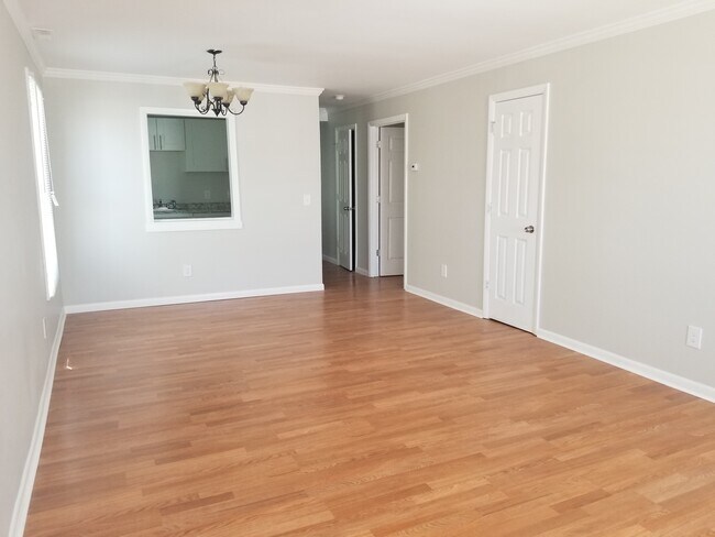 Photo - 736 Savin Ave